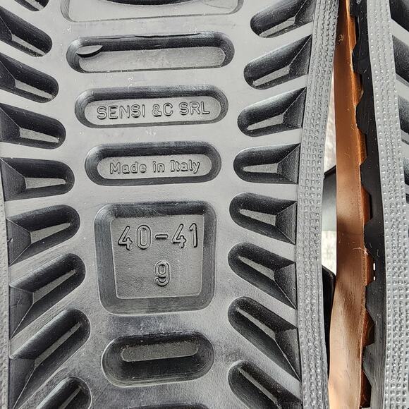 Sensi Sandals Women 9M Taormina Prestige Thong Sandal in Black and Gold Rubber - Picture 9 of 9